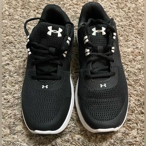LIKE NEW under armour tennis shoes